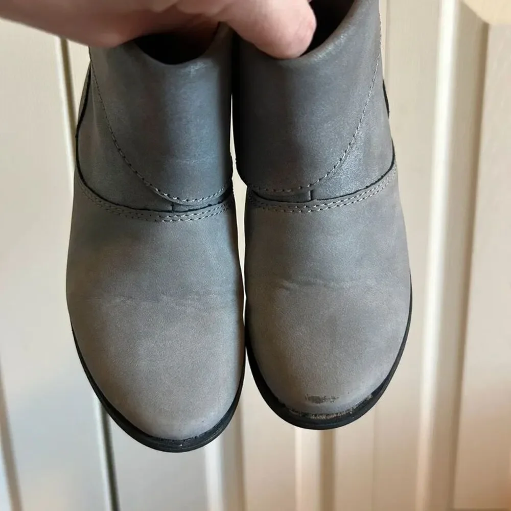 Toddler Sz 11 Girls OshKosh Grey Boots Fall Back To School